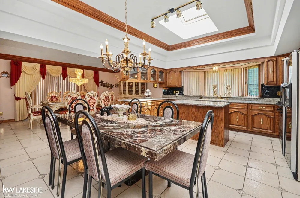 3940 Wayfarer Drive Troy City, MI 48083