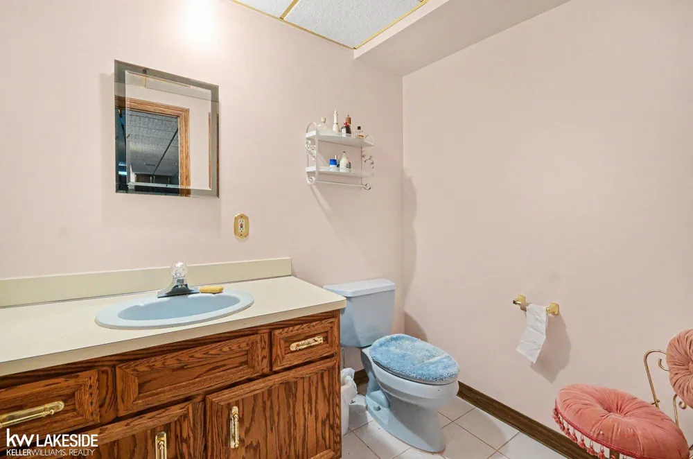 3940 Wayfarer Drive Troy City, MI 48083