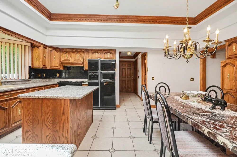 3940 Wayfarer Drive Troy City, MI 48083