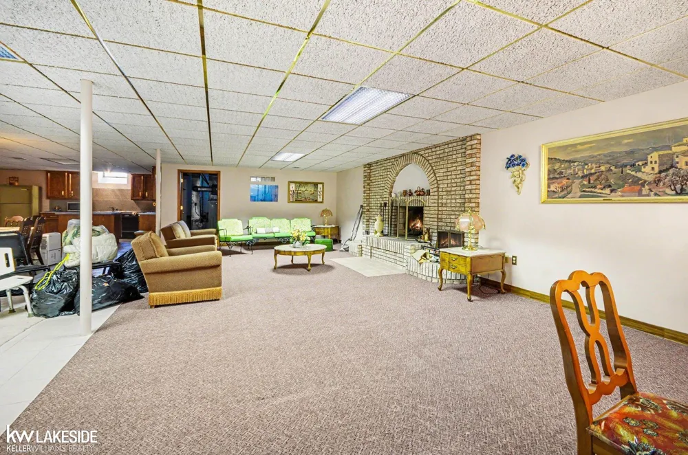 3940 Wayfarer Drive Troy City, MI 48083