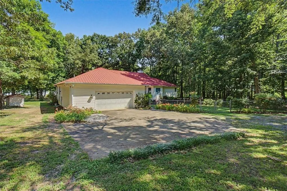 1005 County Road 544 Centre, AL 35960