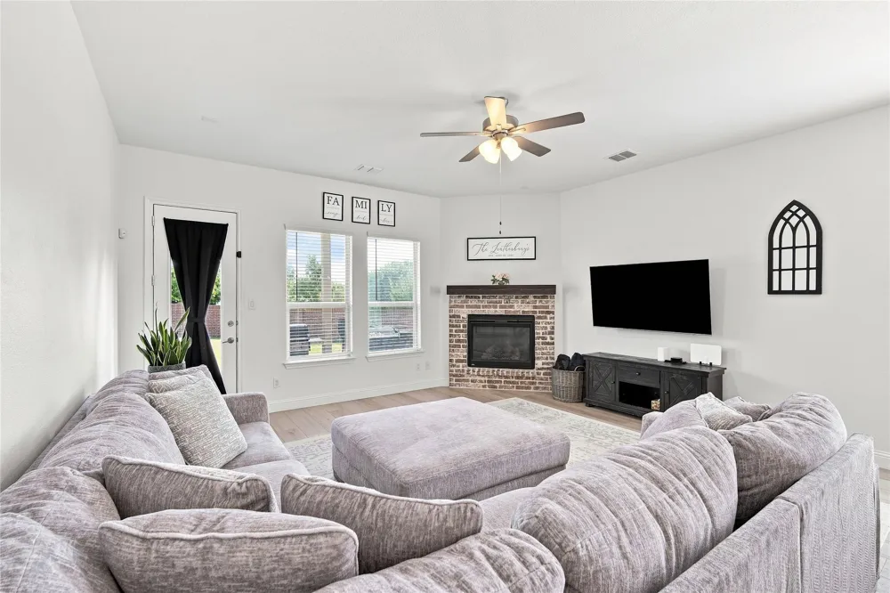 420 Wrangler Way Waxahachie, TX 75167