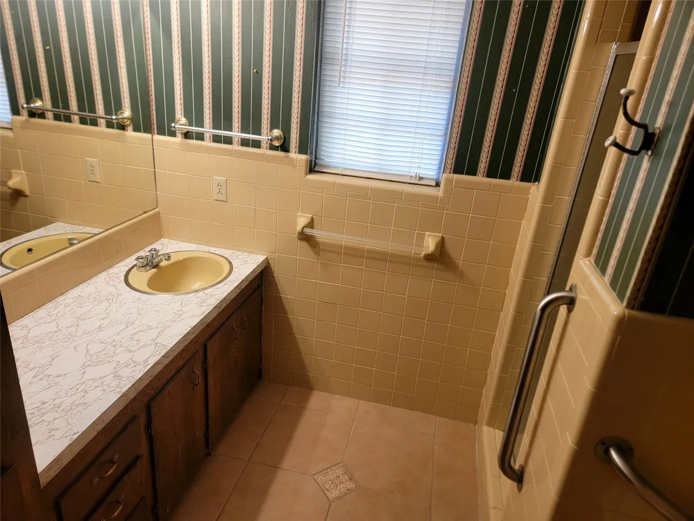 303 Merrill New Boston, TX 75570
