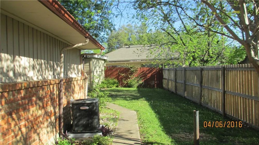 13223 Kit Lane #13225 Dallas, TX 75240