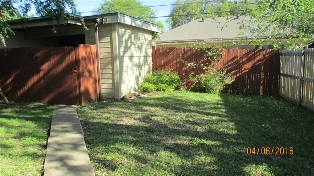 13223 Kit Lane #13225 Dallas, TX 75240