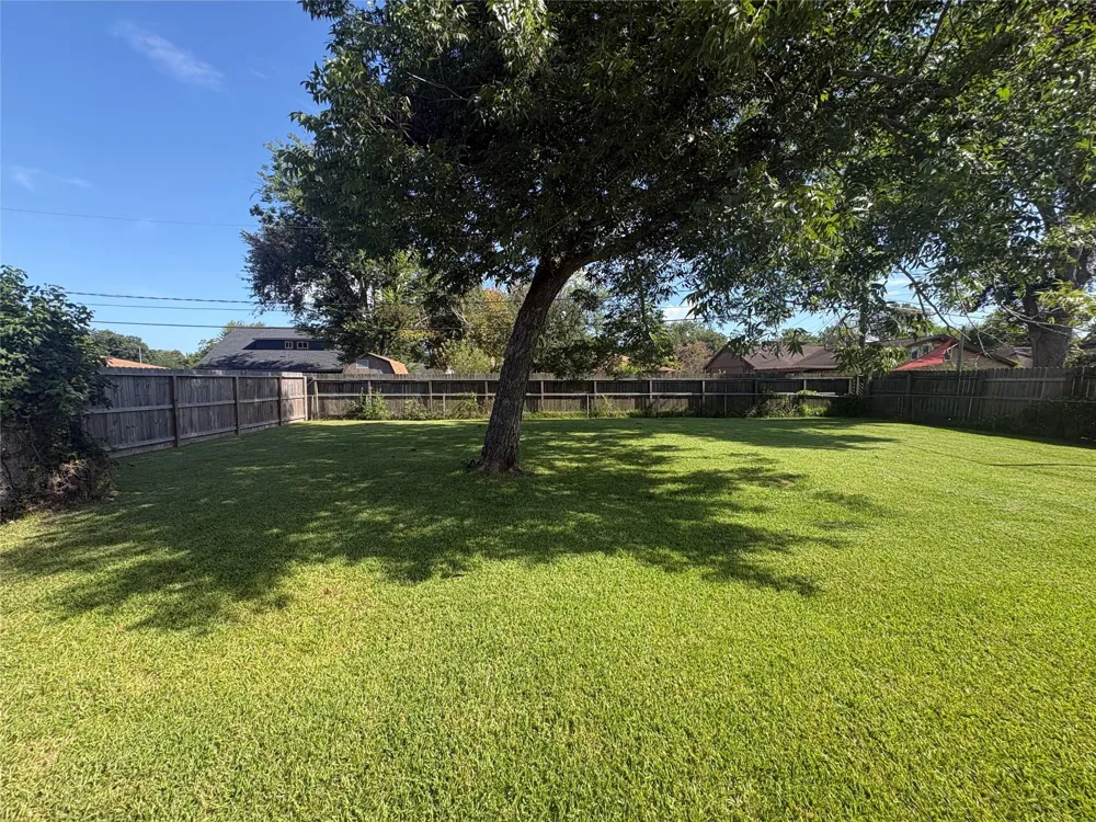 118 Honeysuckle Street Lake Jackson, TX 77566
