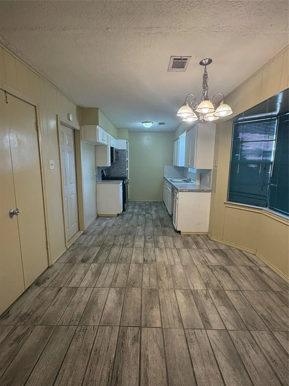 118 Honeysuckle Street Lake Jackson, TX 77566