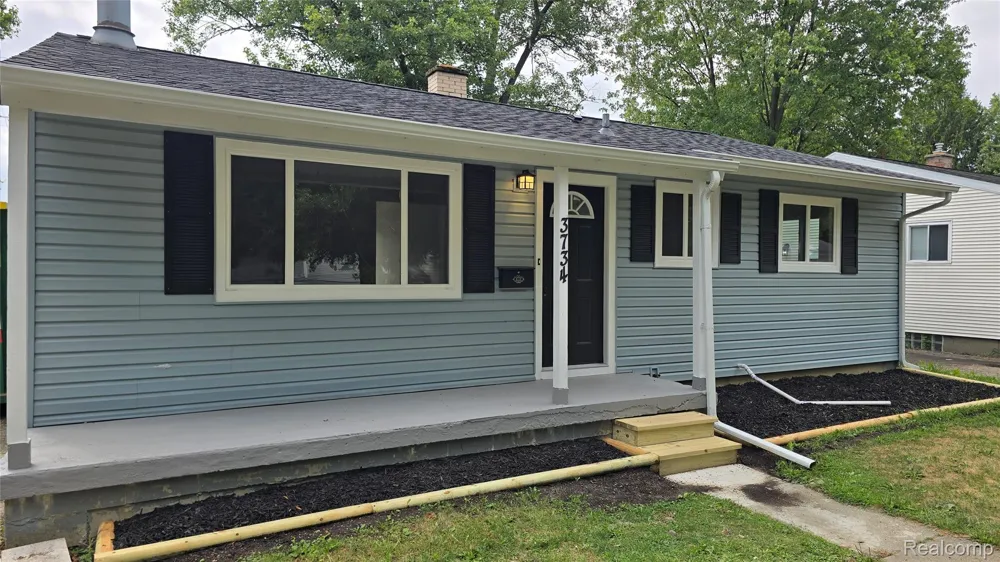 3734 Holly Avenue Flint City, MI 48506