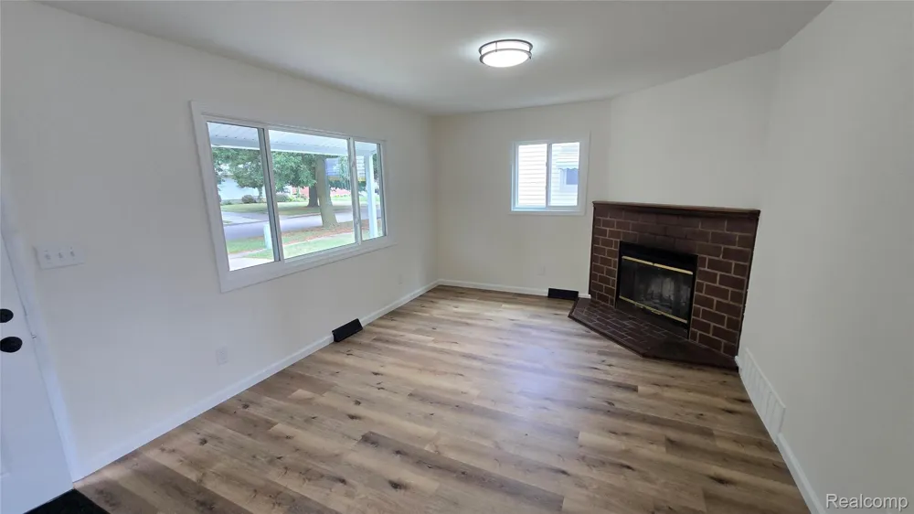 3734 Holly Avenue Flint City, MI 48506
