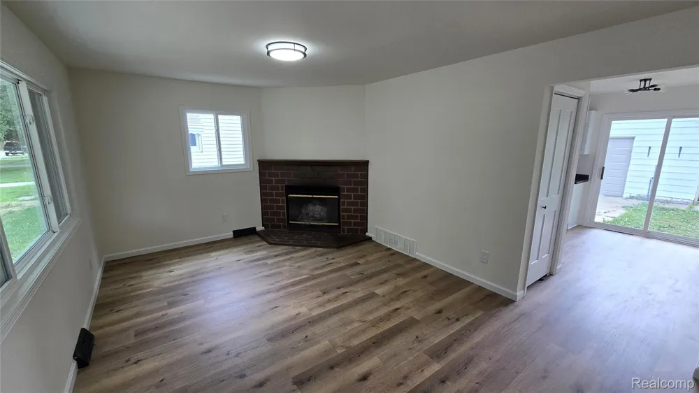 3734 Holly Avenue Flint City, MI 48506