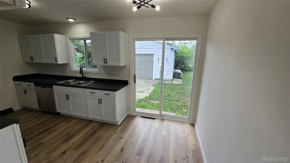 3734 Holly Avenue Flint City, MI 48506