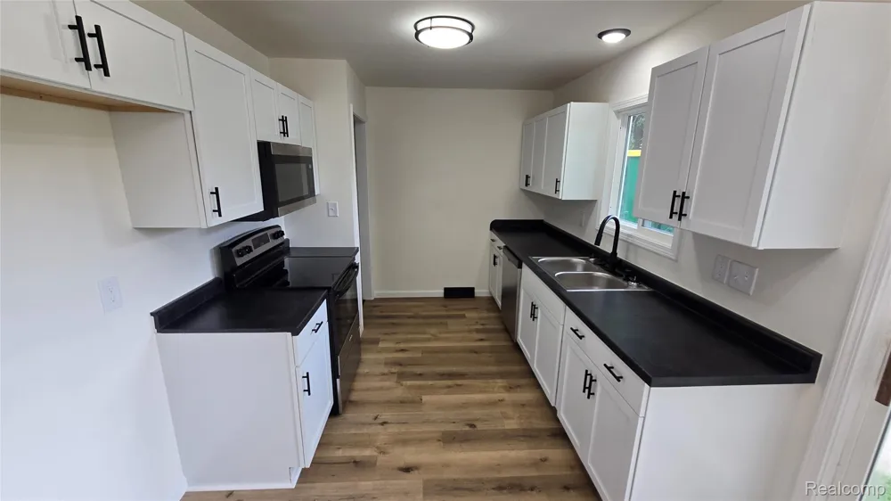 3734 Holly Avenue Flint City, MI 48506