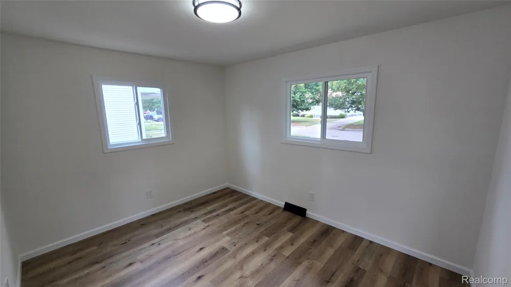3734 Holly Avenue Flint City, MI 48506