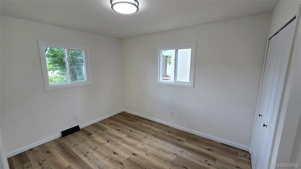 3734 Holly Avenue Flint City, MI 48506