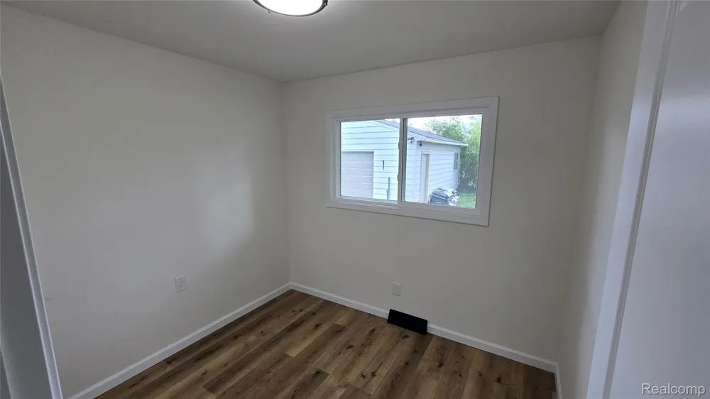 3734 Holly Avenue Flint City, MI 48506