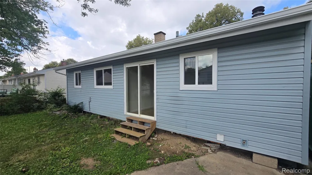 3734 Holly Avenue Flint City, MI 48506