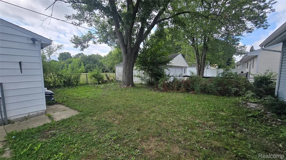 3734 Holly Avenue Flint City, MI 48506
