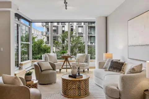 215 10th Avenue S #220