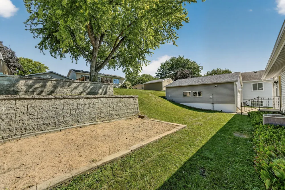 709 37th Street SW Rochester, MN 55902