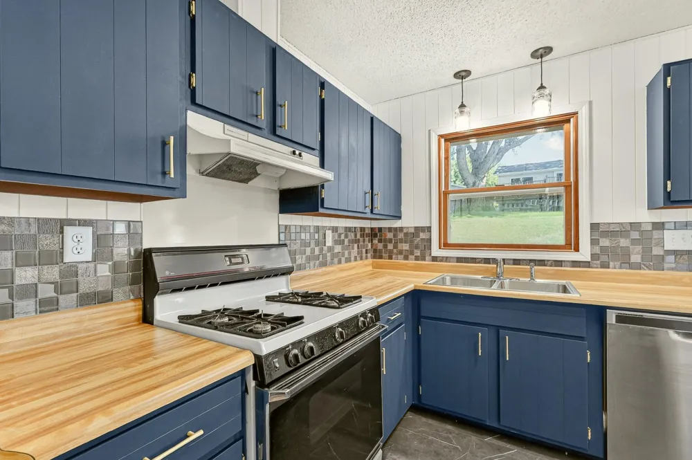 709 37th Street SW Rochester, MN 55902