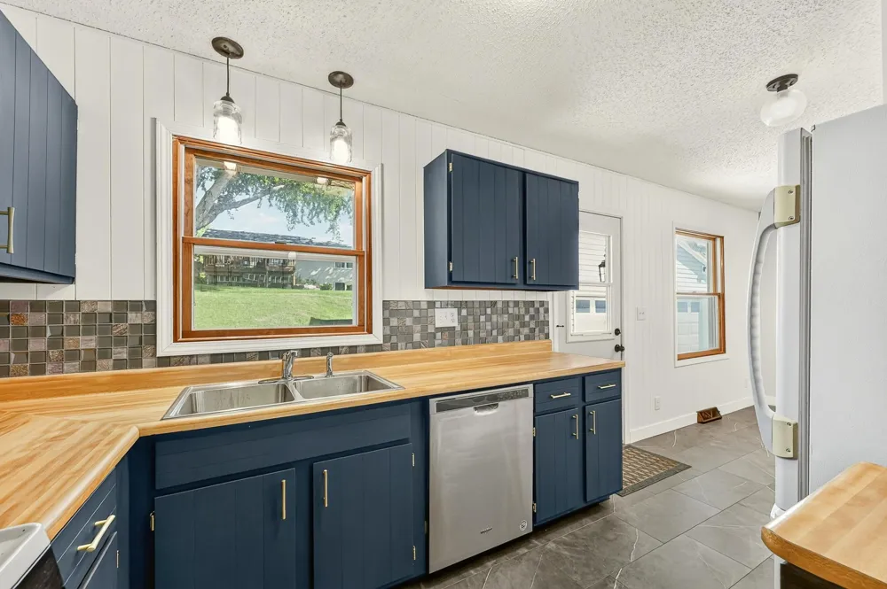 709 37th Street SW Rochester, MN 55902
