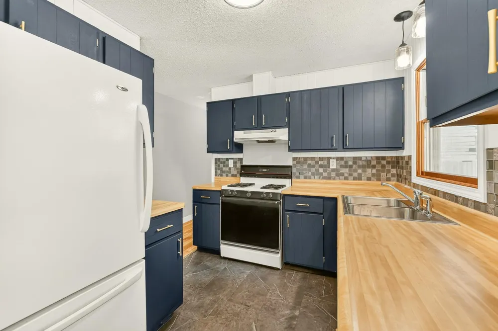 709 37th Street SW Rochester, MN 55902