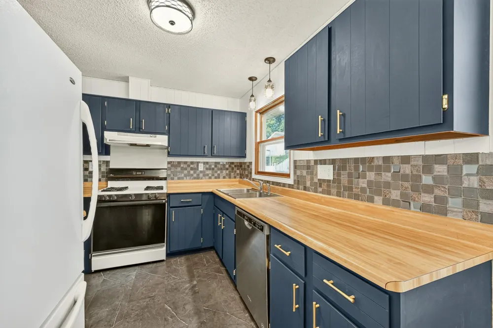 709 37th Street SW Rochester, MN 55902