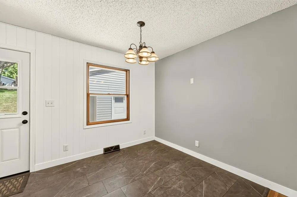 709 37th Street SW Rochester, MN 55902