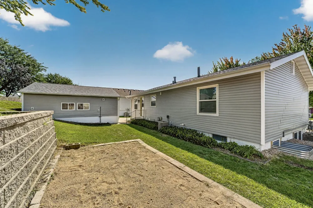 709 37th Street SW Rochester, MN 55902
