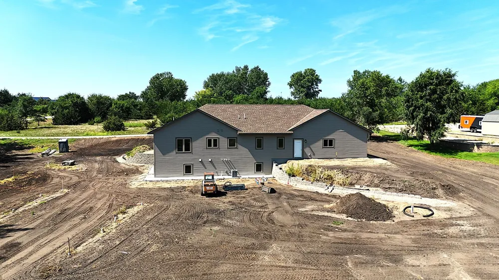 16435 26th St NE New London, MN 56273