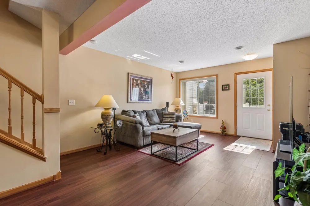 1685 Patriot Lane Waconia, MN 55387