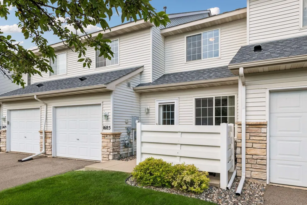 1685 Patriot Lane Waconia, MN 55387