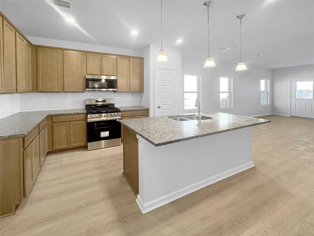 1941 E Riverside Circle Dayton, TX 77535