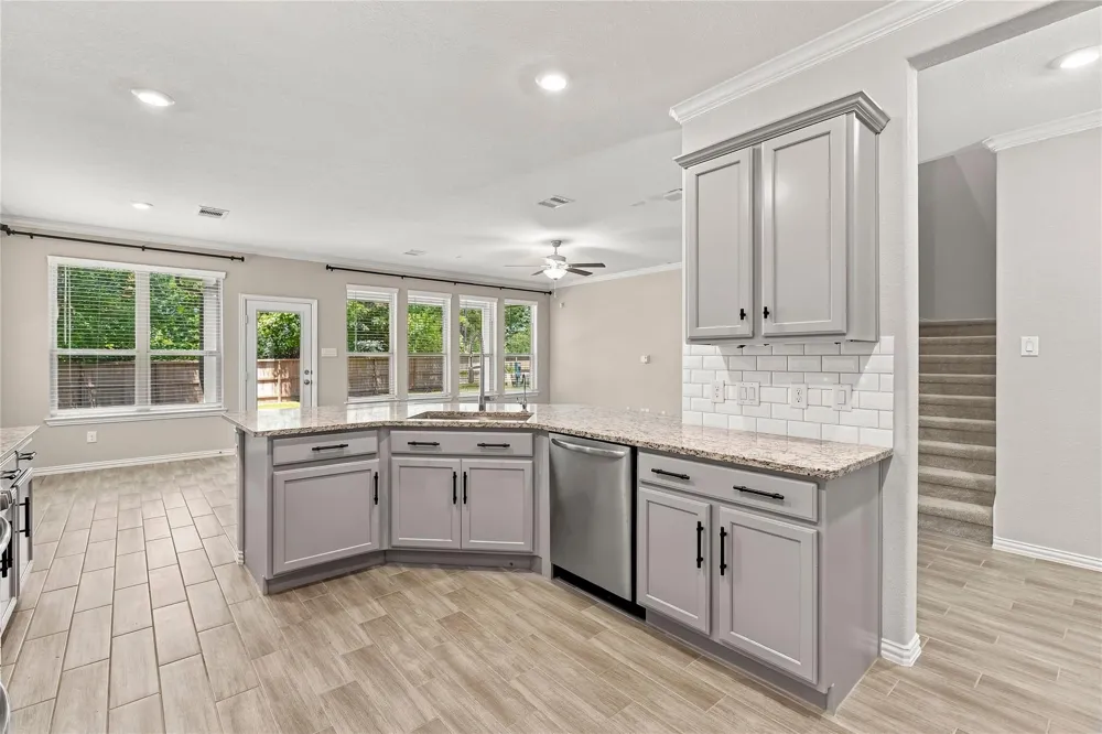 309 Lochvale Peak Court Montgomery, TX 77316