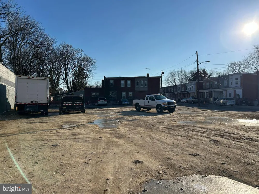 1672 MOUNT EPHRAIM AVENUE Camden, NJ 08104