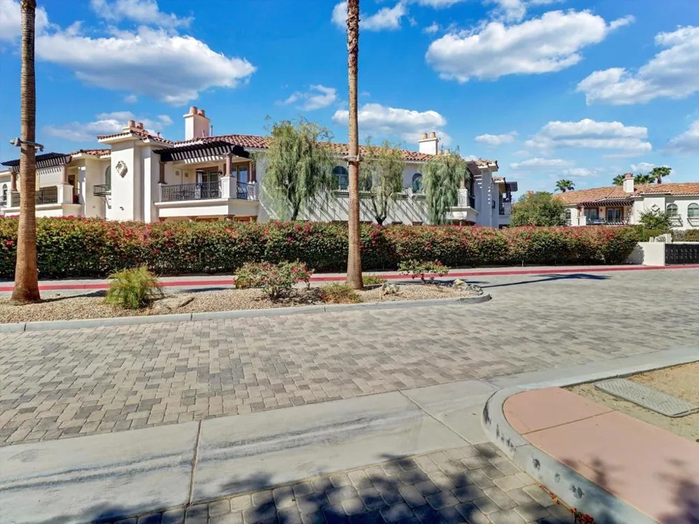 4559 Via Veneto Palm Desert, CA 92260