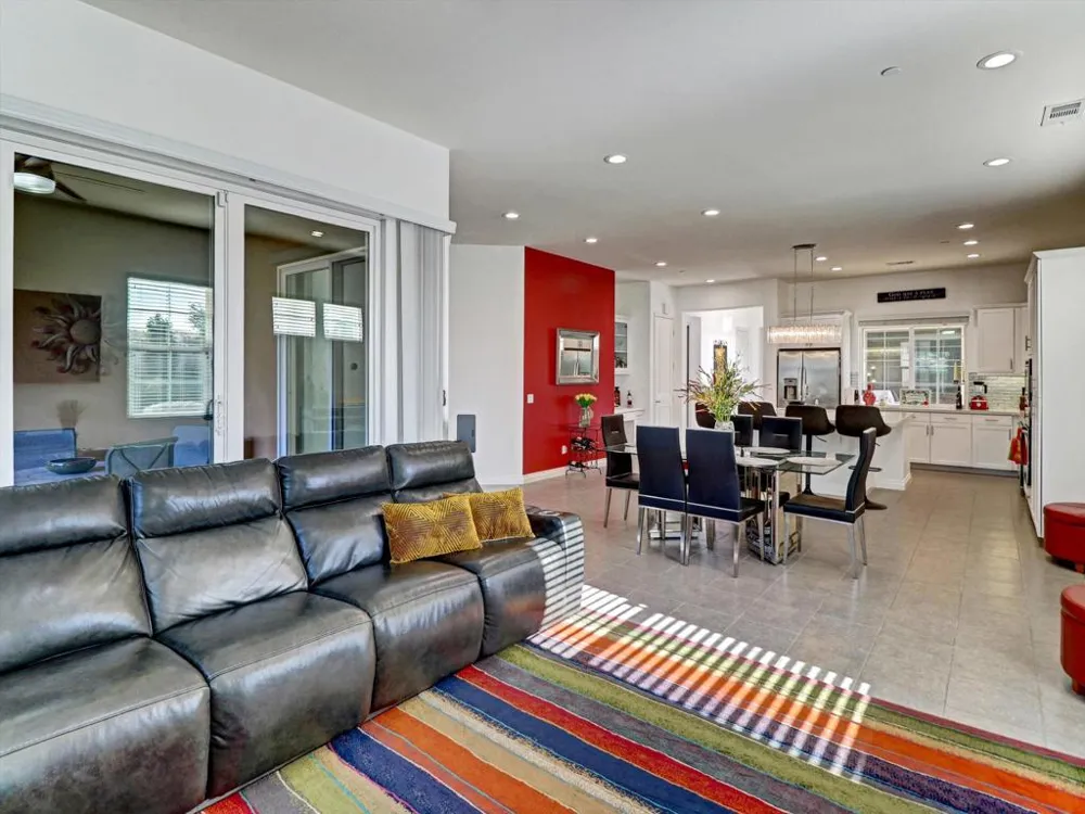 4559 Via Veneto Palm Desert, CA 92260