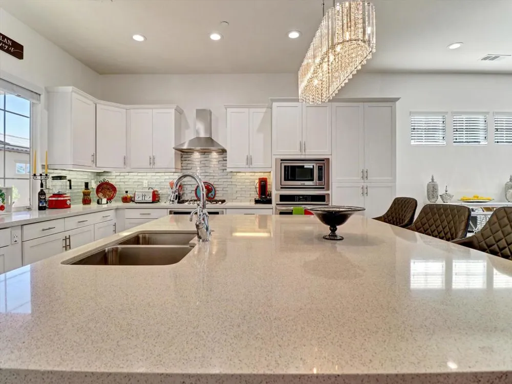 4559 Via Veneto Palm Desert, CA 92260