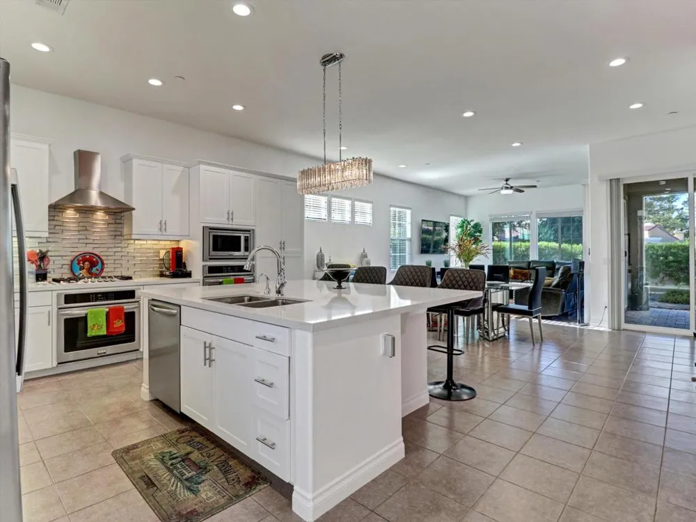 4559 Via Veneto Palm Desert, CA 92260