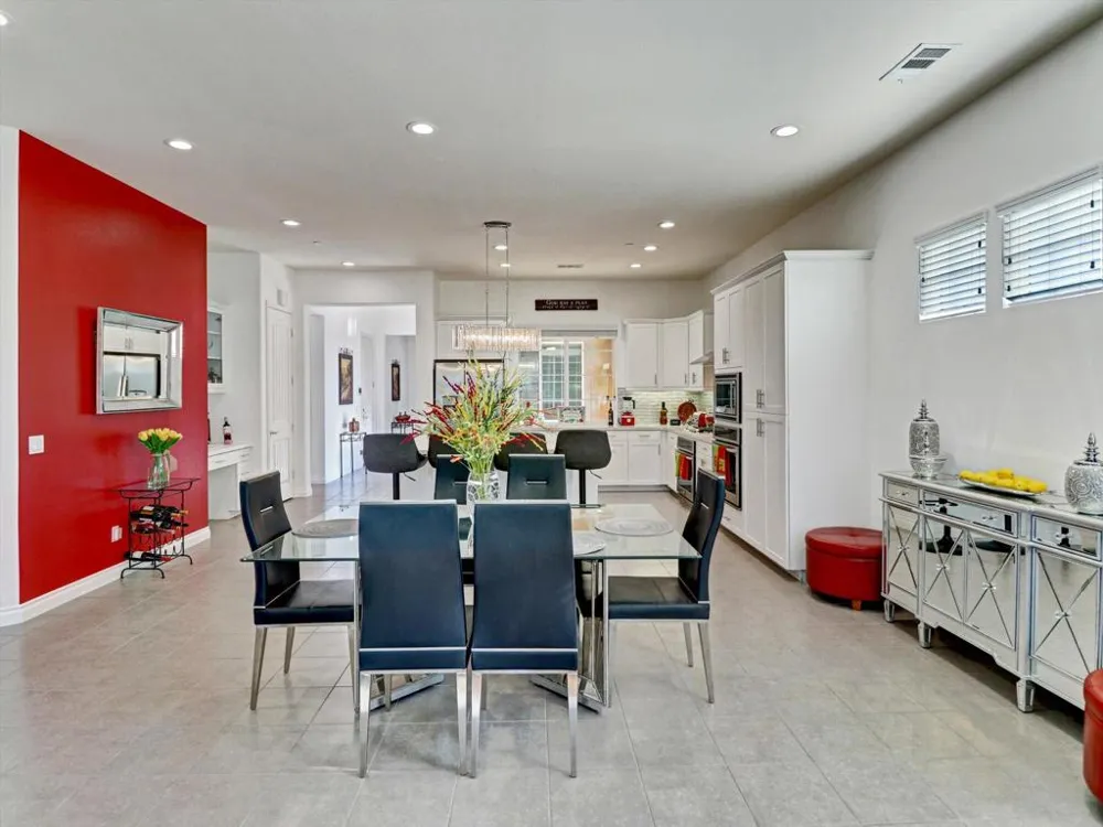 4559 Via Veneto Palm Desert, CA 92260