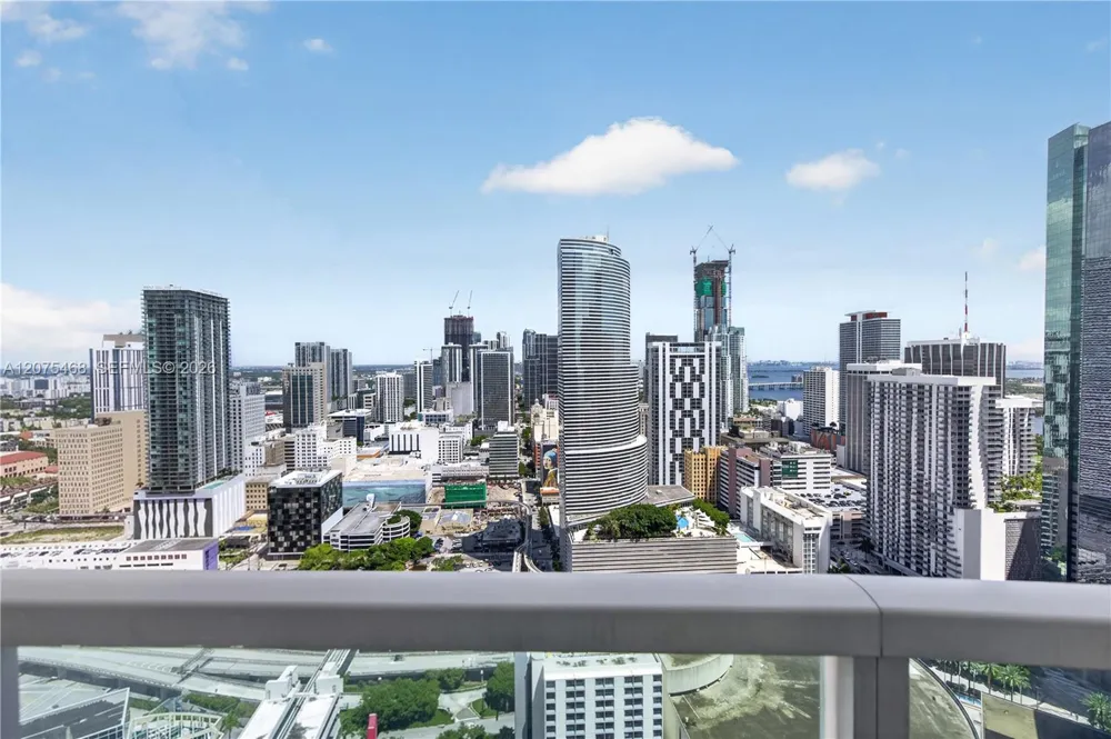 31 SE 5th St #4212 Miami, FL 33131