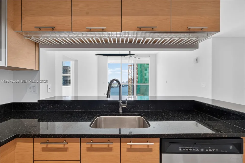 31 SE 5th St #4212 Miami, FL 33131