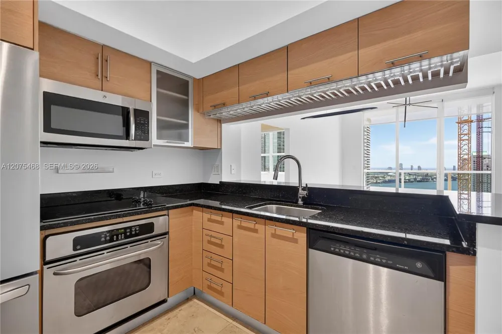 31 SE 5th St #4212 Miami, FL 33131
