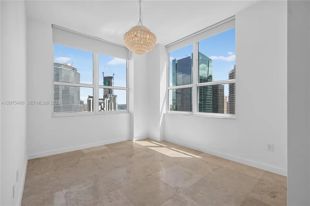 31 SE 5th St #4212 Miami, FL 33131