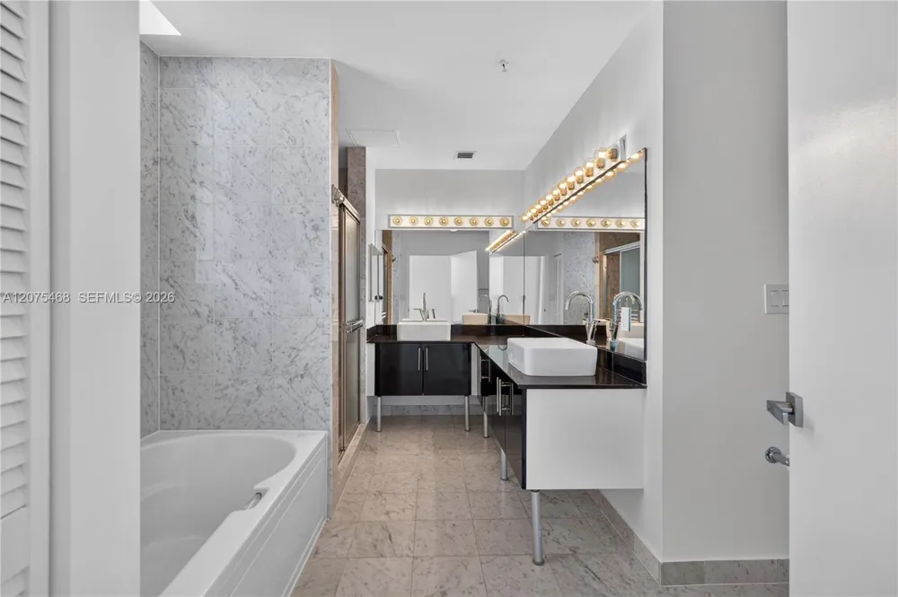 31 SE 5th St #4212 Miami, FL 33131