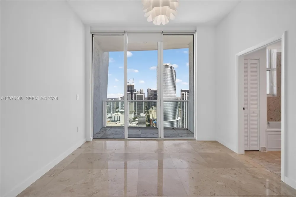 31 SE 5th St #4212 Miami, FL 33131