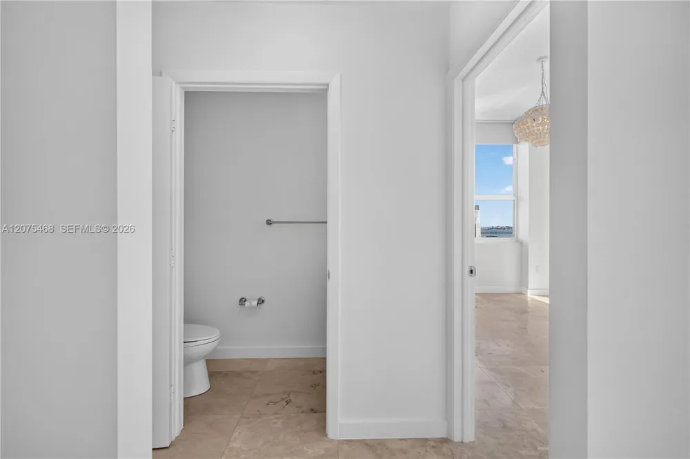 31 SE 5th St #4212 Miami, FL 33131
