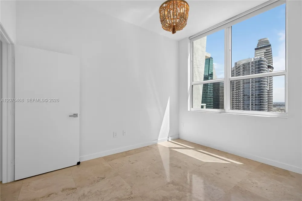 31 SE 5th St #4212 Miami, FL 33131