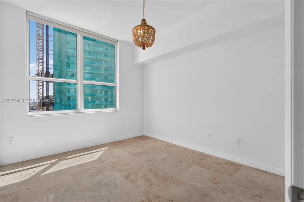 31 SE 5th St #4212 Miami, FL 33131