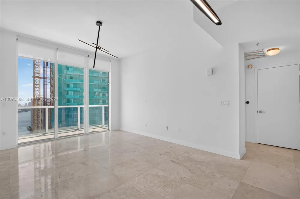 31 SE 5th St #4212 Miami, FL 33131